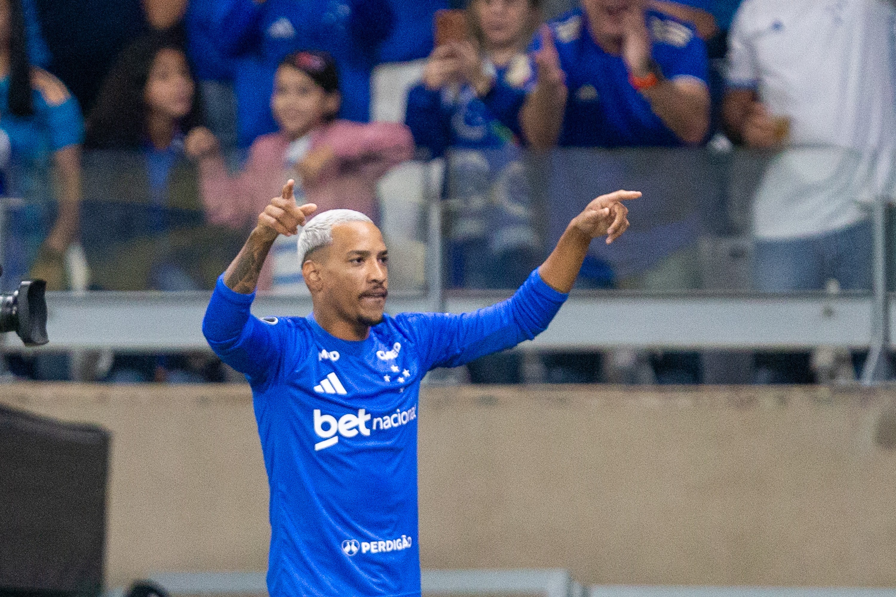 Matheus Pereira brilha em goleada cruzeirense e acende esperanças de convocação na seleção brasileira