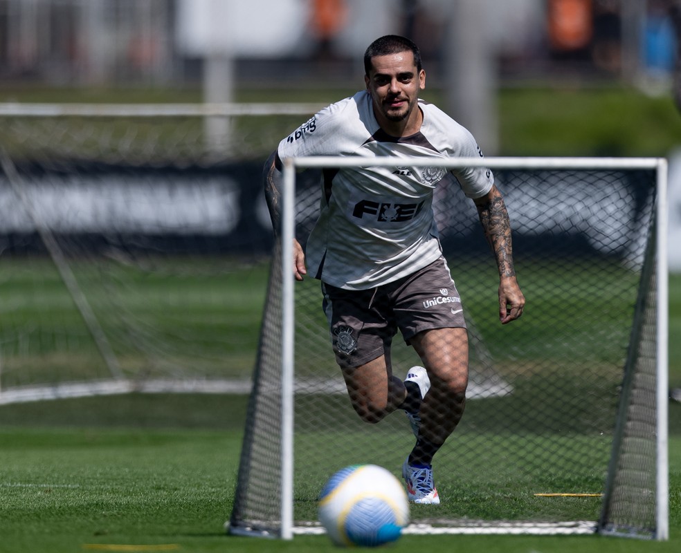 Dentre as dívidas está a intermediação pela renovação do contrato de Fagner — Foto: Rodrigo Coca/Agência Corinthians