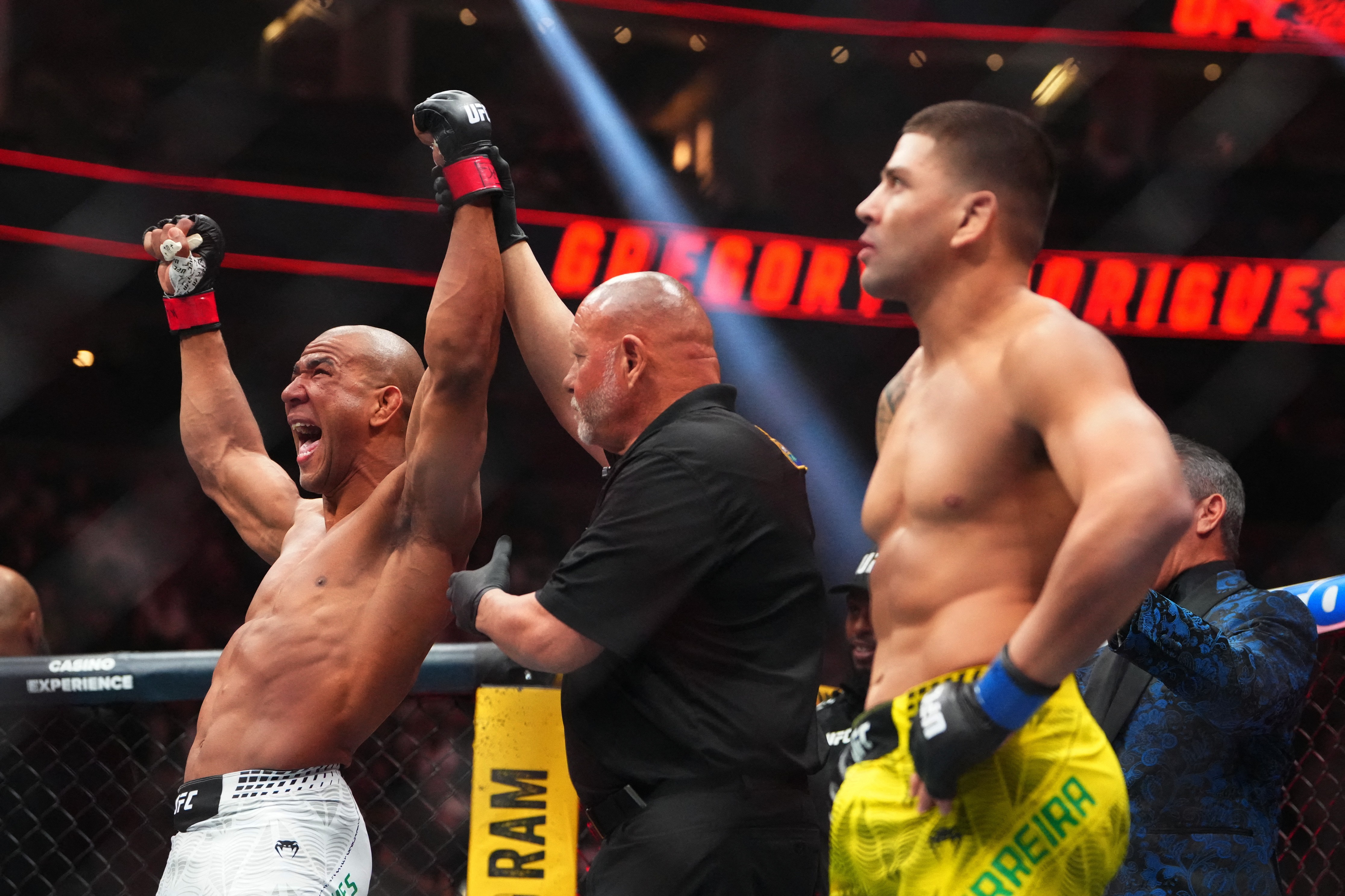 Dupla brasileira fatura R$ 1 milhão em bônus por nocautes no UFC 326
