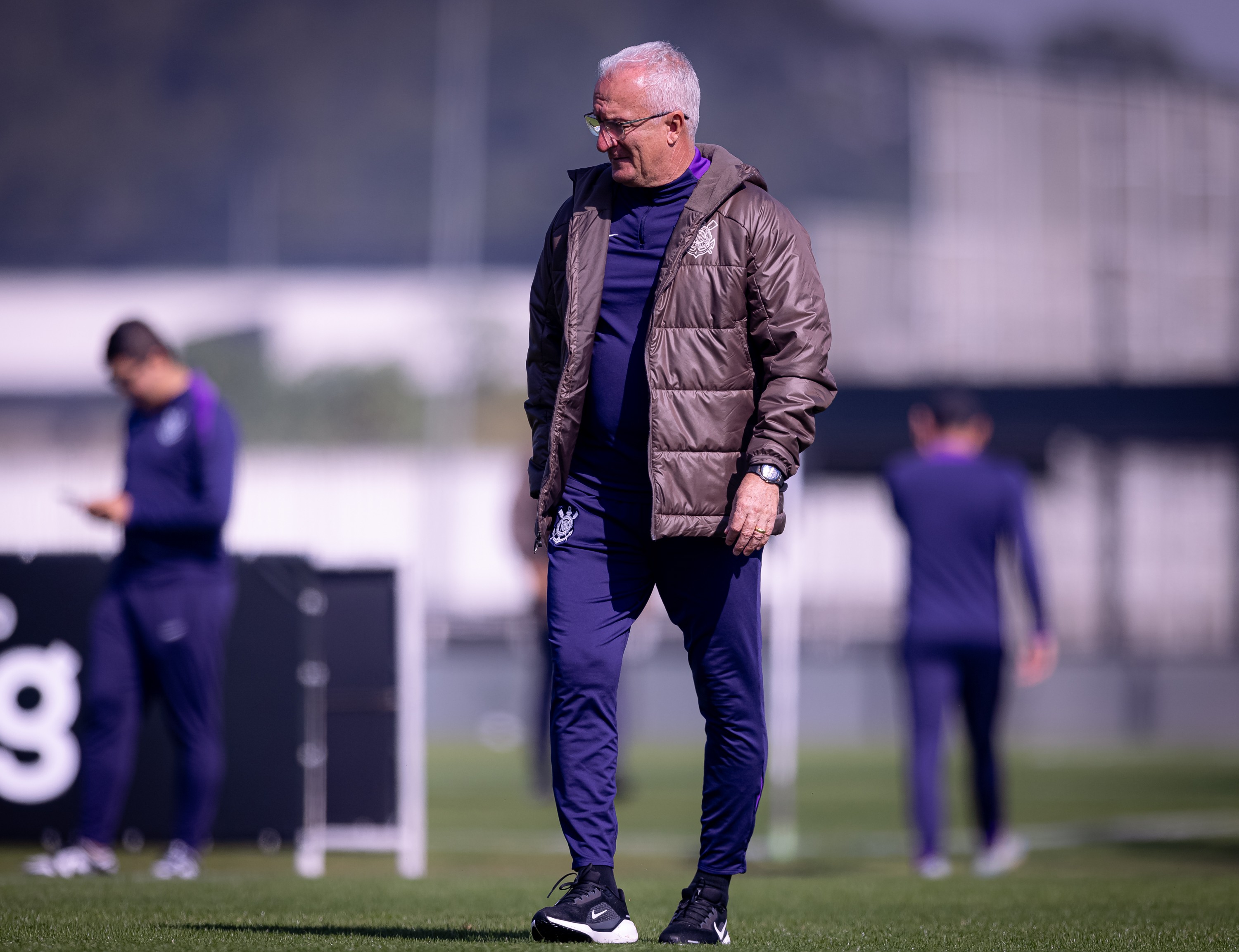 Corinthians enfrenta desafio de maratona de jogos em meio à pressão intensa