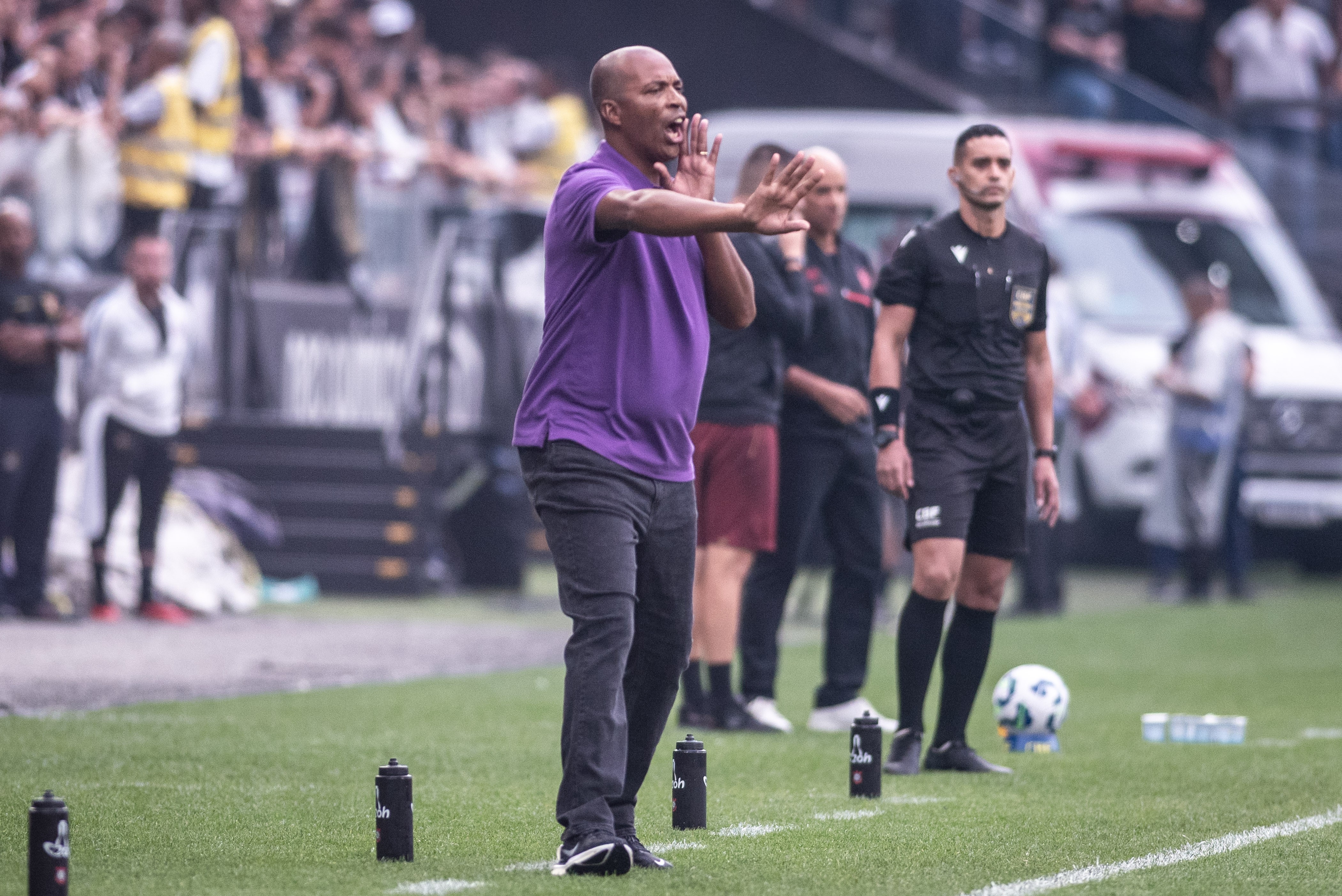 Orlando Ribeiro analisa postura ofensiva do Corinthians e descarta cenário desolador.