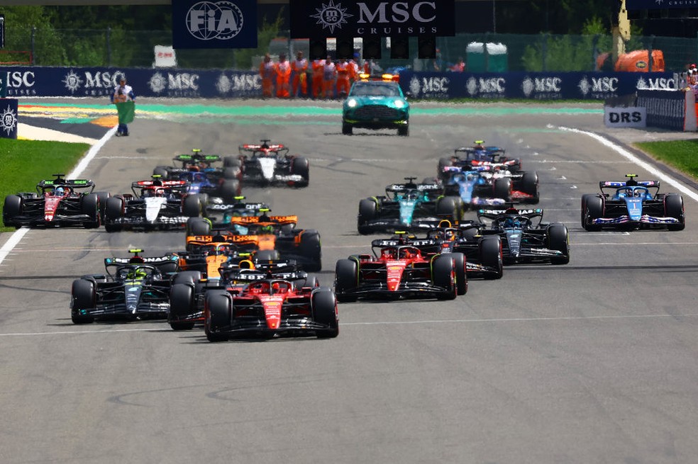 Largada do GP da Bélgica de F1 em 2023 — Foto: Mark Thompson/Getty Images