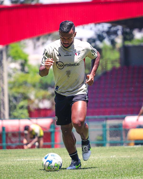 Escalação do São Paulo: Arboleda e Luan evoluem em recuperação, mas são dúvidas para o clássico