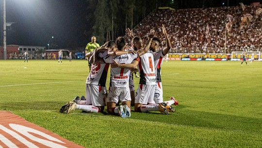 Análise: Vitória sela permanência com domínio sobre o Fortaleza e melhor exibição na Série A