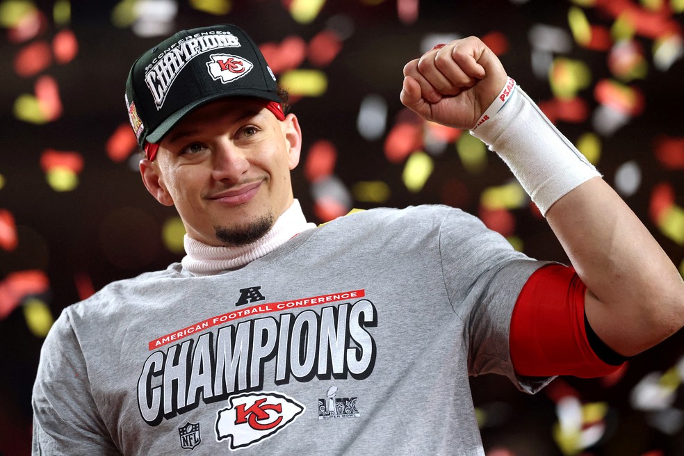 Patrick Mahomes comemora o título de conferência sobre o Buffalo Bills — Foto: Mark J. Rebilas-Imagn Images TPX IMAGES OF THE DAY