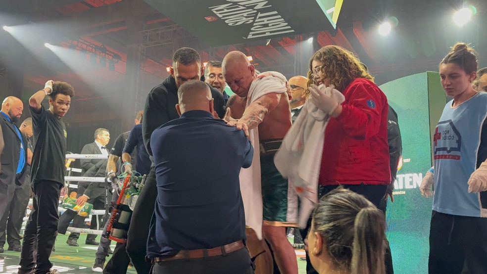 Wanderlei Silva saindo sangrando Spaten Fight Night 2025 — Foto: Wesley Felix