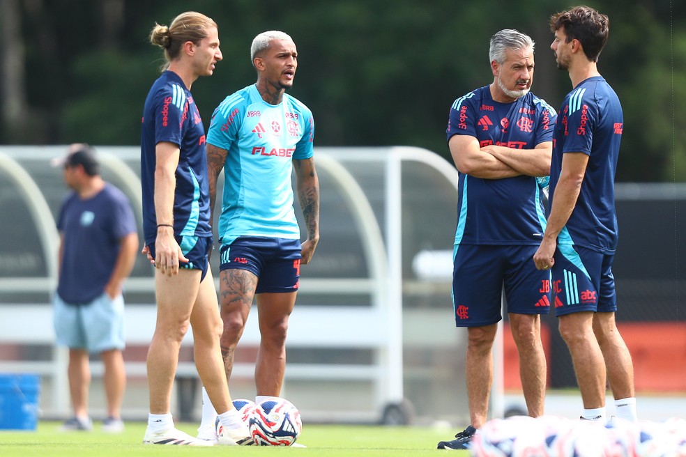 Filipe Lus, Wesley, Boto e Rodrigo Caio em treino do Flamengo  Foto: Gilvan de Souza / Flamengo
