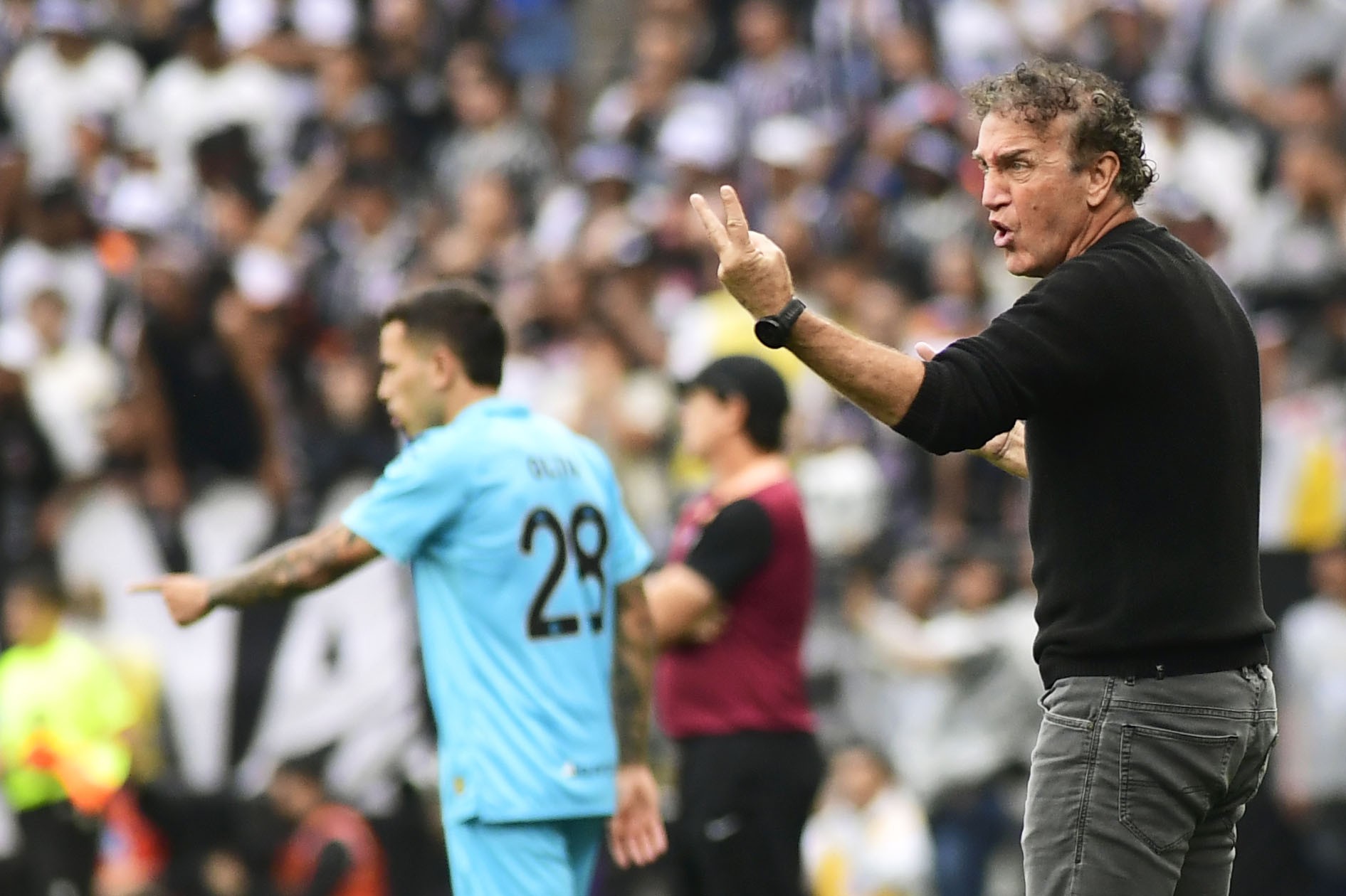 Jogadores do Santos comemorando vitória contra Corinthians na Neo Química Arena