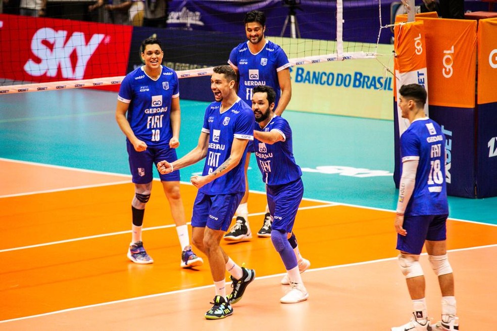 Kelvi de 20 anos vira titular do Minas na final e vibra com