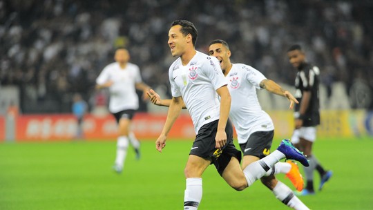 Rodriguinho aprova Memphis Depay no Corinthians e diz que rebaixamento seria "caos"