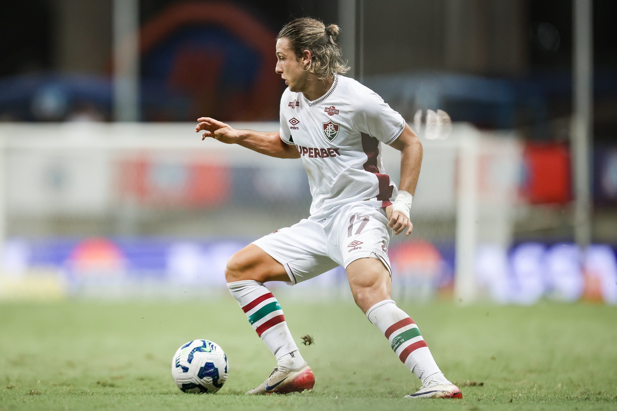 Análise: bola pune um Fluminense melhor, mas ineficiente na Fonte Nova