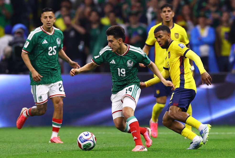 Mexico x Equador em jogo na Copa