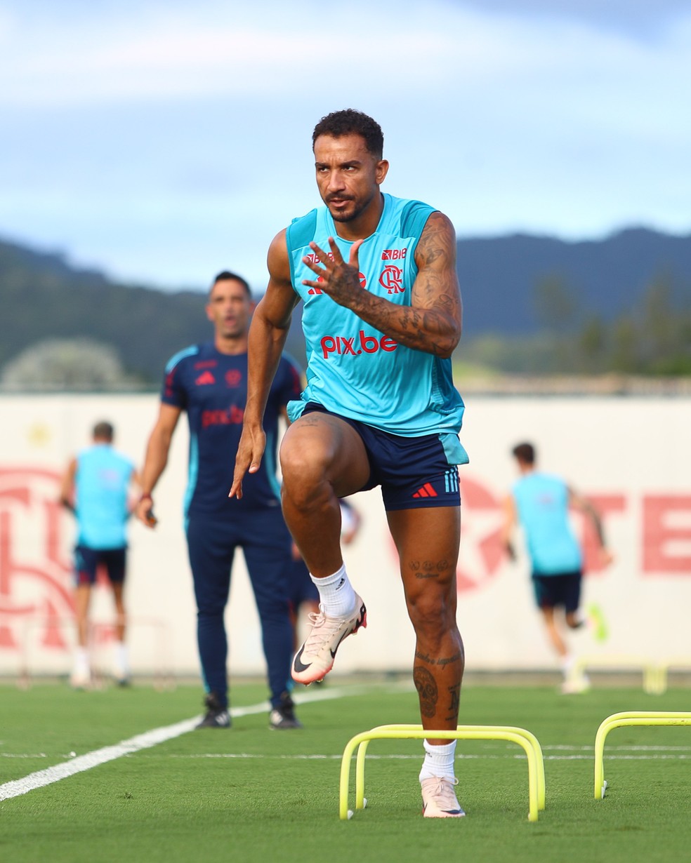 Danilo em treino do Flamengo — Foto: Gilvan de Souza / Flamengo