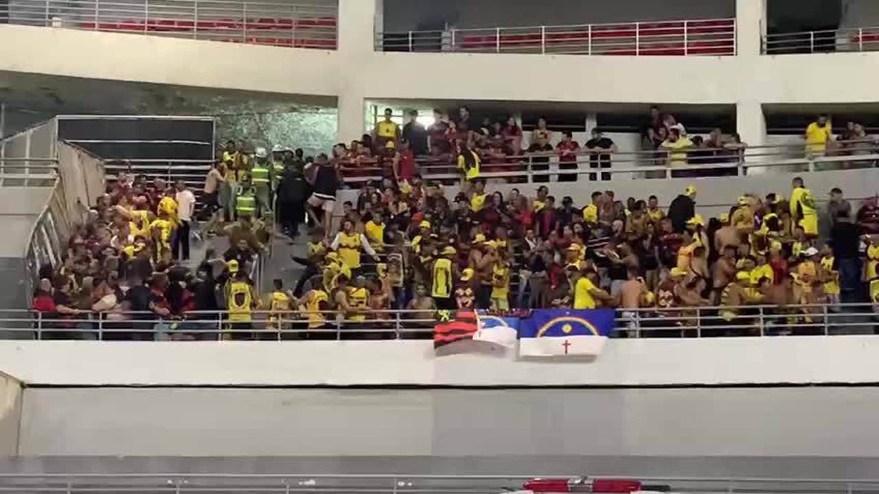 Torcedores do Sport se envolvembrabet fruit linkbriga no Rei Pelé após jogo contra o CRB