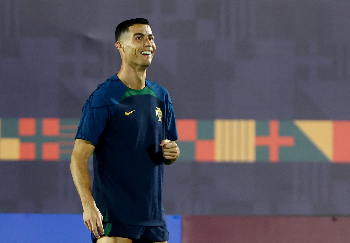 Cristiano Ronaldo recebe proposta de R$ 1,3 bilhão de clube árabe, diz TV, futebol internacional