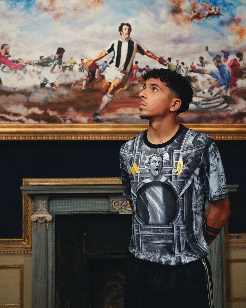 Del Piero virou camisa da Juventus — Foto: adidas