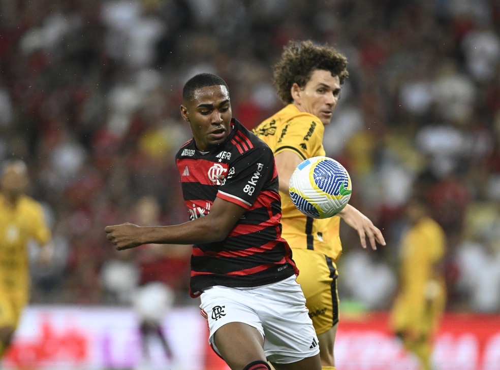 Lorran em ação em Flamengo x Amazonas — Foto: André Durão