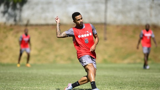 Ex-Palmeiras e Santos deixa a Ponte um dia depois de entrar em campo