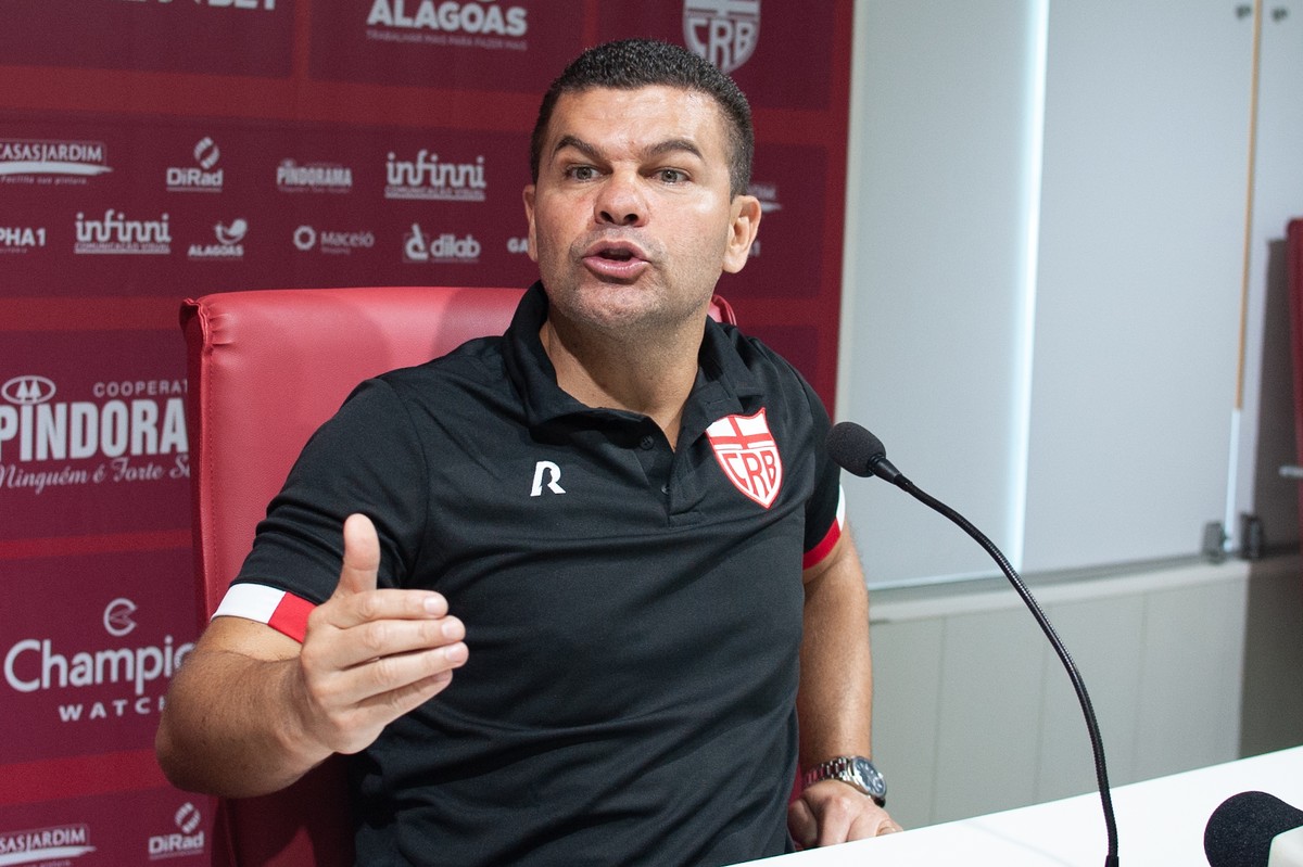 Na apresentação, Umberto Louzer destaca potencial do CRB "Candidato para conquistar o acesso