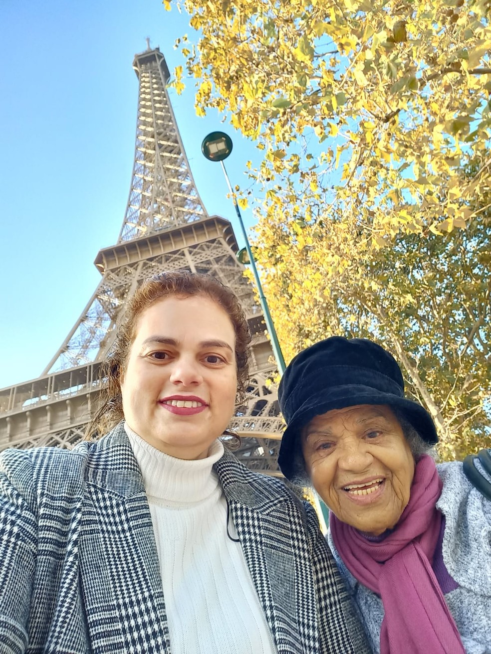 Érica Simone ao lado da mãe
