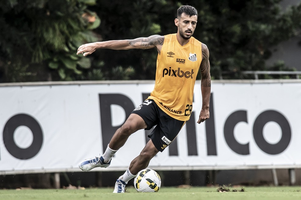 Fortaleza busca Lucas Braga e oferece jogadores, mas Santos faz jogo duro