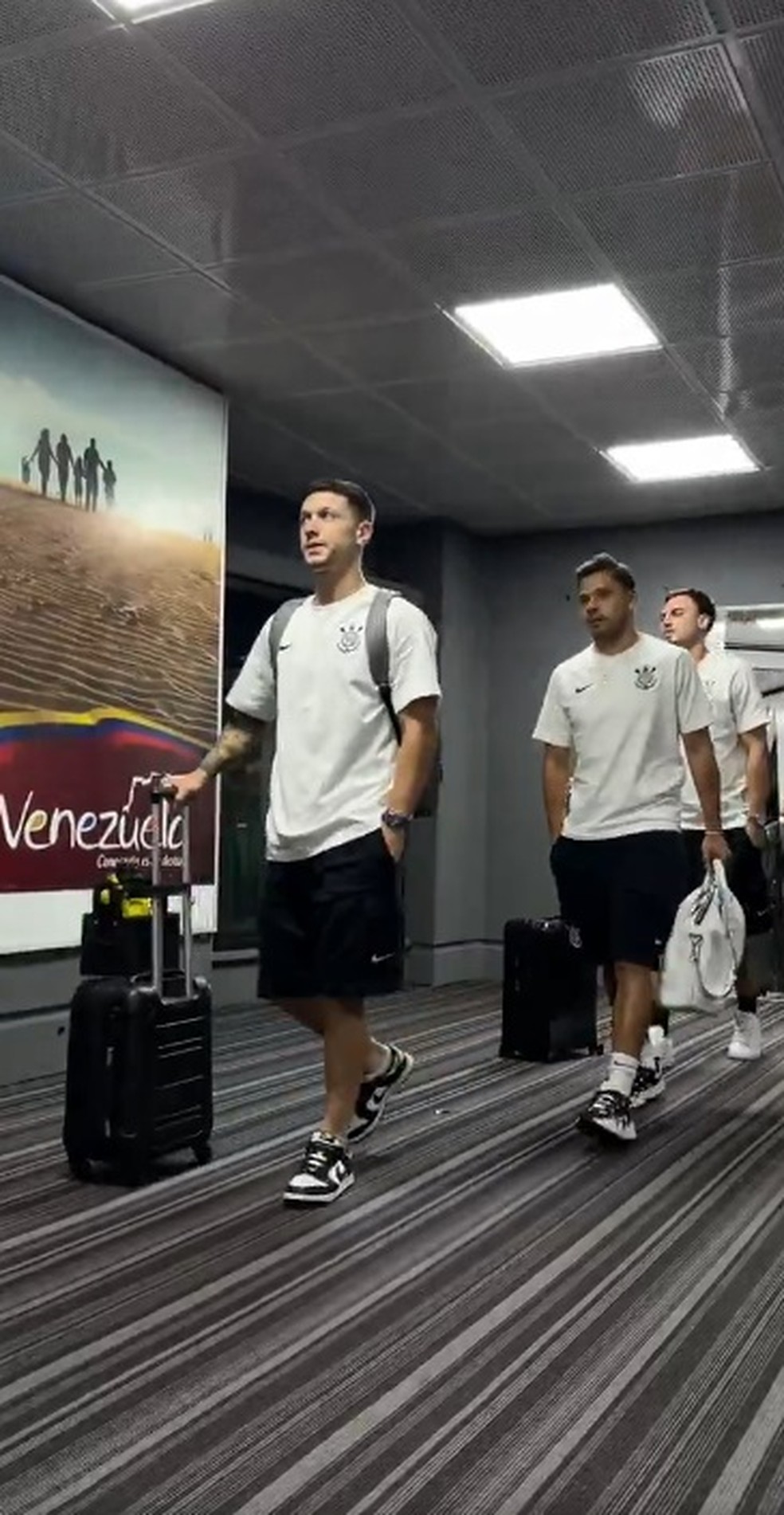 Chegada da delegação do Corinthians a Caracas — Foto: Reprodução/ X