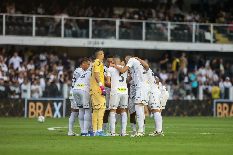 E o Caldeirão? Santos precisa dar resposta em jogo na Vila Belmiro nesta sexta-feira — Foto: Reinaldo Campos/AGIF