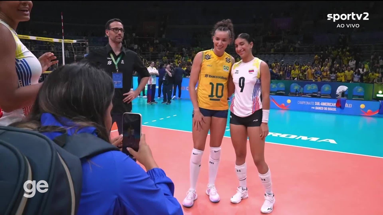 Gabi é tietada por jogadoras da Venezuela no Pré-Olímpico e celebra papel de referência no vôlei