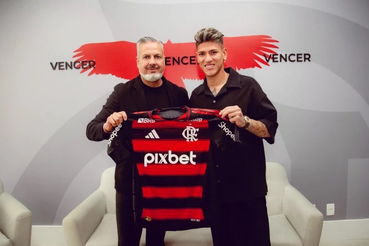 Flamengo anuncia a contratação de Carrascal 