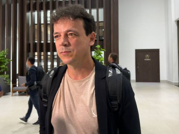 Novo técnico do Cruzeiro, Fernando Diniz desembarca em Belo Horizonte