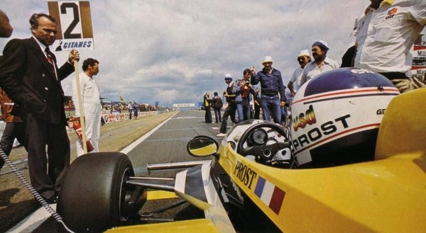 Polêmica primeira vitória de Alain Prost na F1 teve ajudinha da