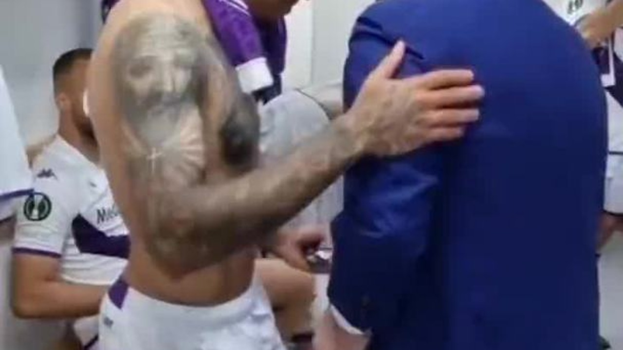 Vestiário da Fiorentina tem grito de 'Vai, Corinthians' após vitória na Conference League