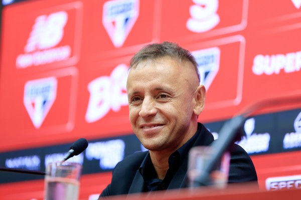 Oque ele fez? Entenda como o Rafinha domou o furacão no São Paulo em 30 dias