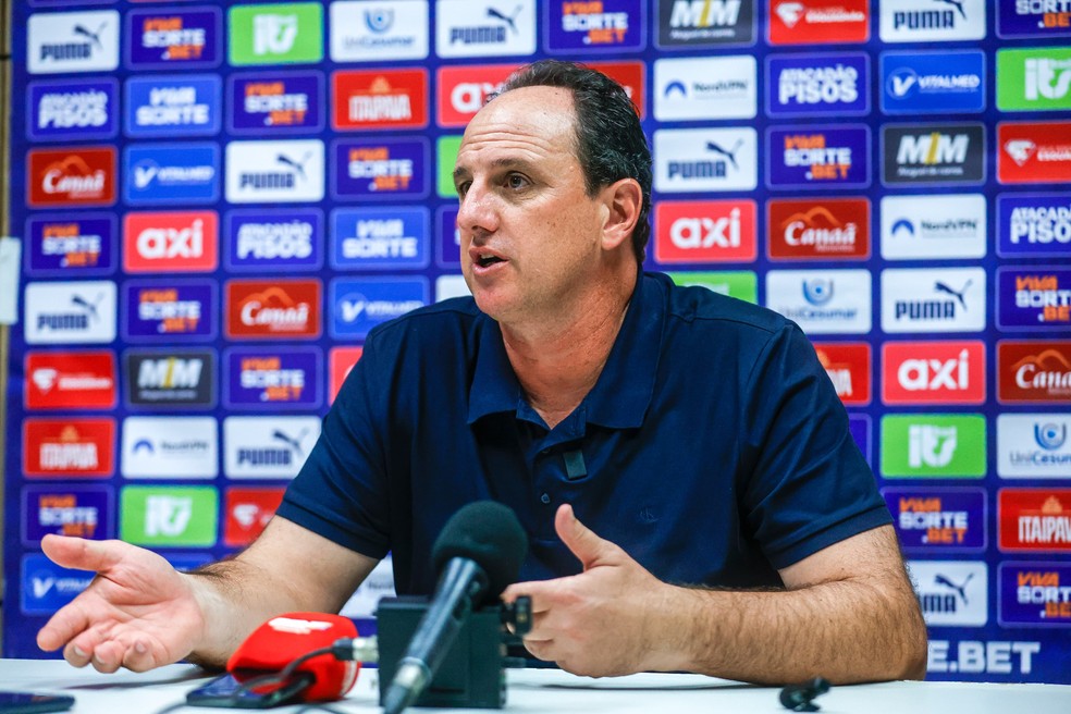 Rogério Ceni em entrevista coletiva — Foto: Rafael Rodrigues / EC Bahia