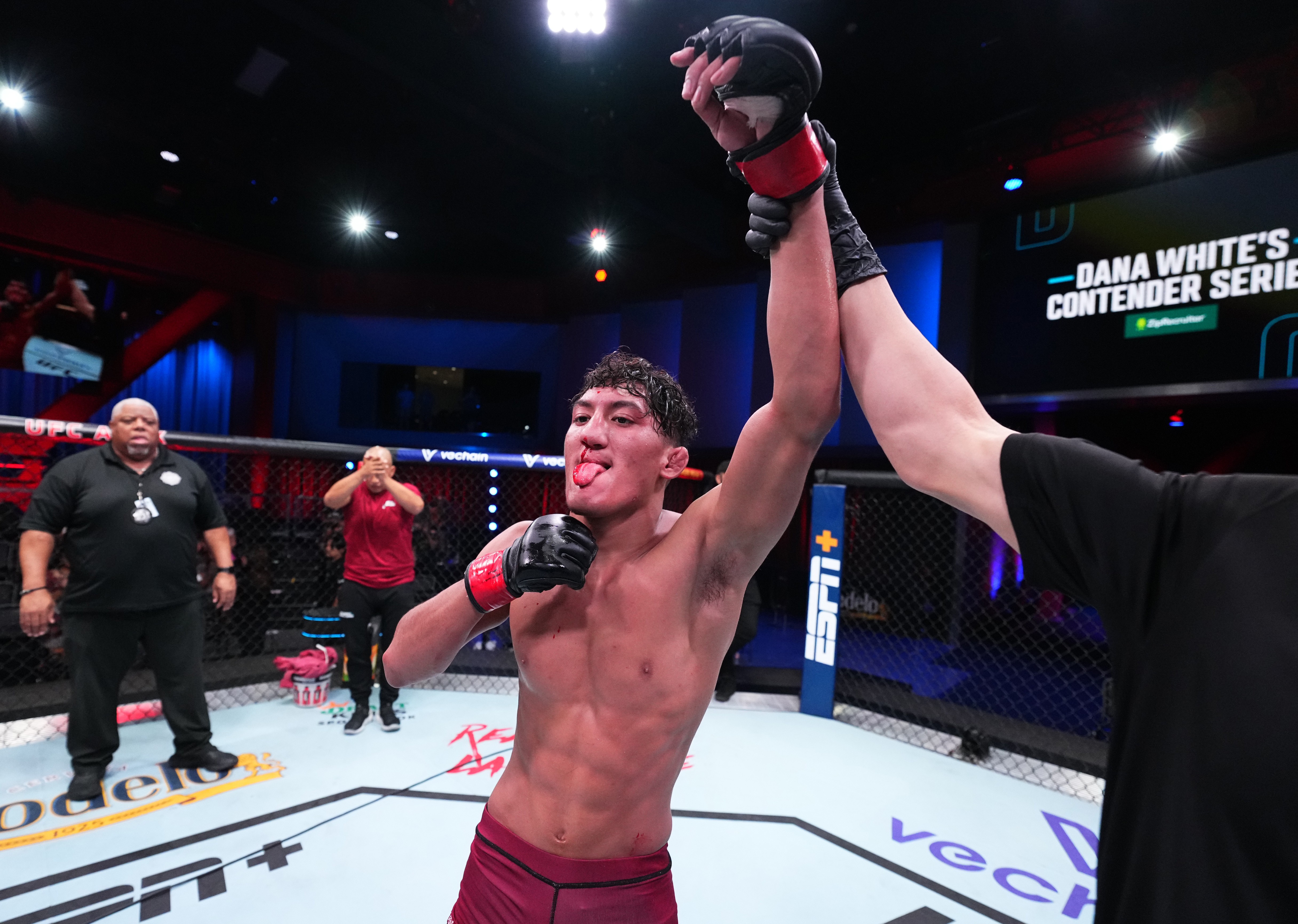UFC: mexicano vence guerra com Raoni Barcelos, e Norma Dumont perde e chuta argentina