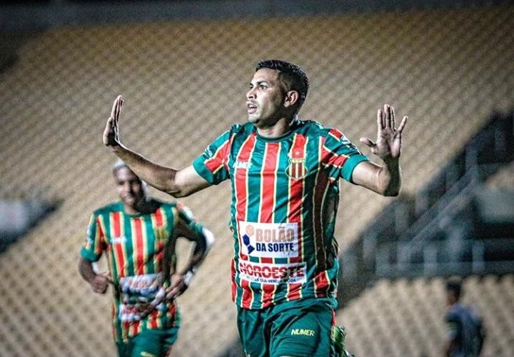 IAPE acerta com Roney, atacante ex-Sampaio, para temporada 2027