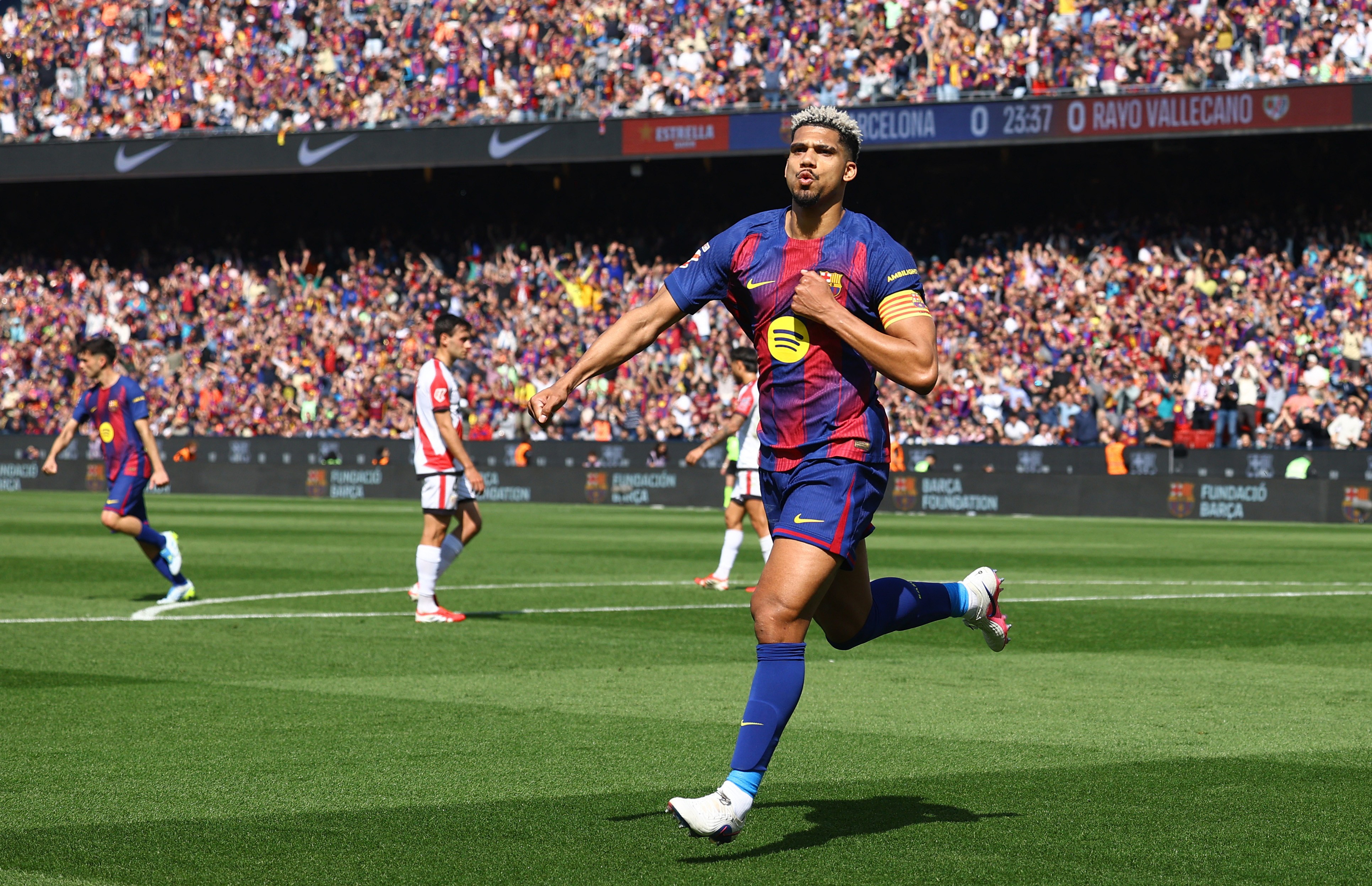 Yamal se irrita com Flick após substituição: 