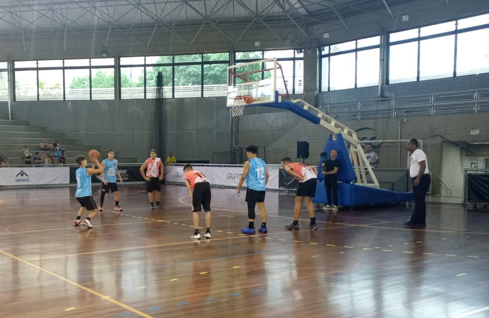 Basquete e vôlei de Santos vencem em rodada dos Jogos da Juventude