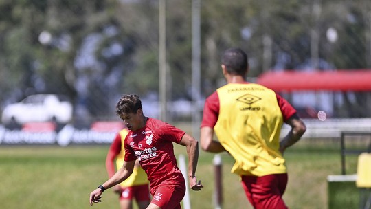 Escalação: com retornos, Athletico abre preparação para pegar o Palmeiras 