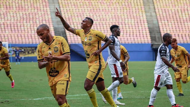 Jô comemora gol na estreia pelo Amazonas FC