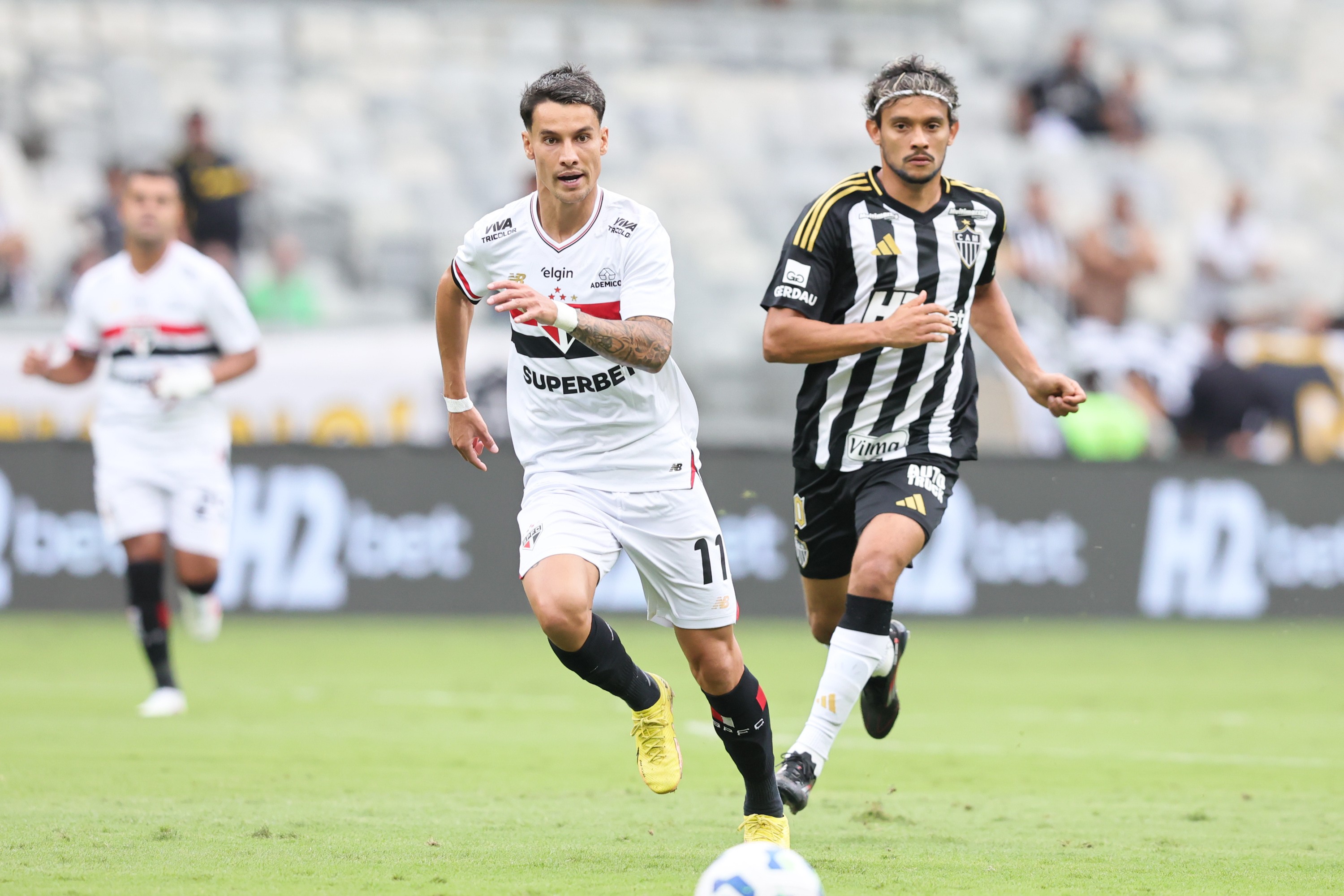 EXPULSÕES PREJUDICARAM? São Paulo mostra resiliência e sai com apenas um ponto do Mineirão