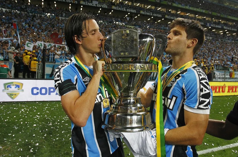 Geromel e Kannemann na conquista da Copa do Brasil 2016 — Foto: Lucas Ubel/Grêmio