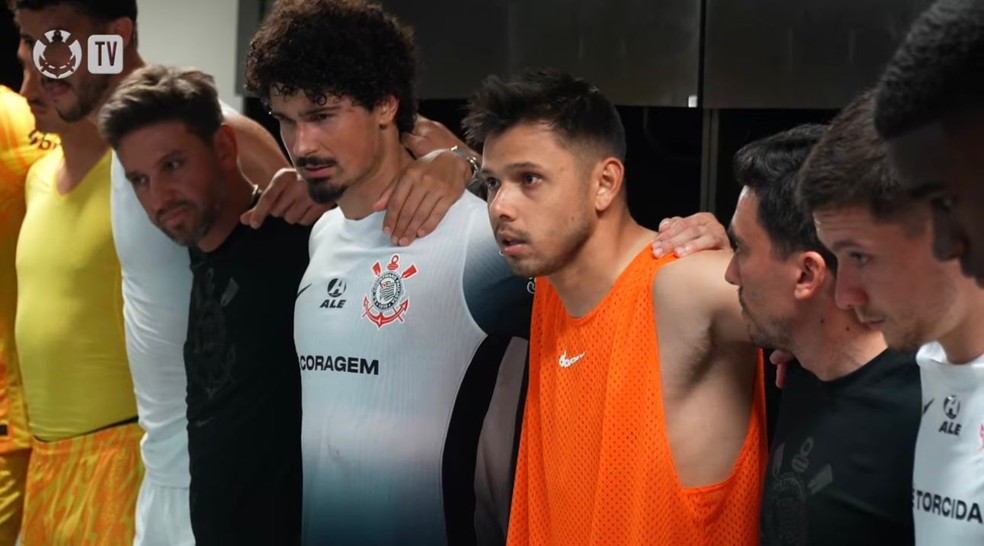 Romero conversa com elenco depois de vitória do Corinthians sobre o Bahia — Foto: Reprodução/Corinthians TV