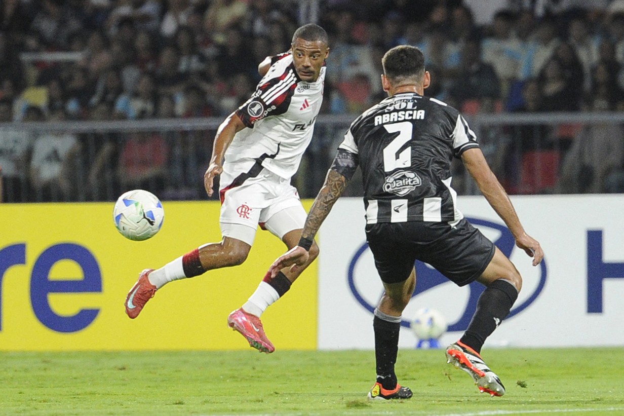 Festival de passes errados expõe fragilidades do Flamengo contra o Central Córdoba