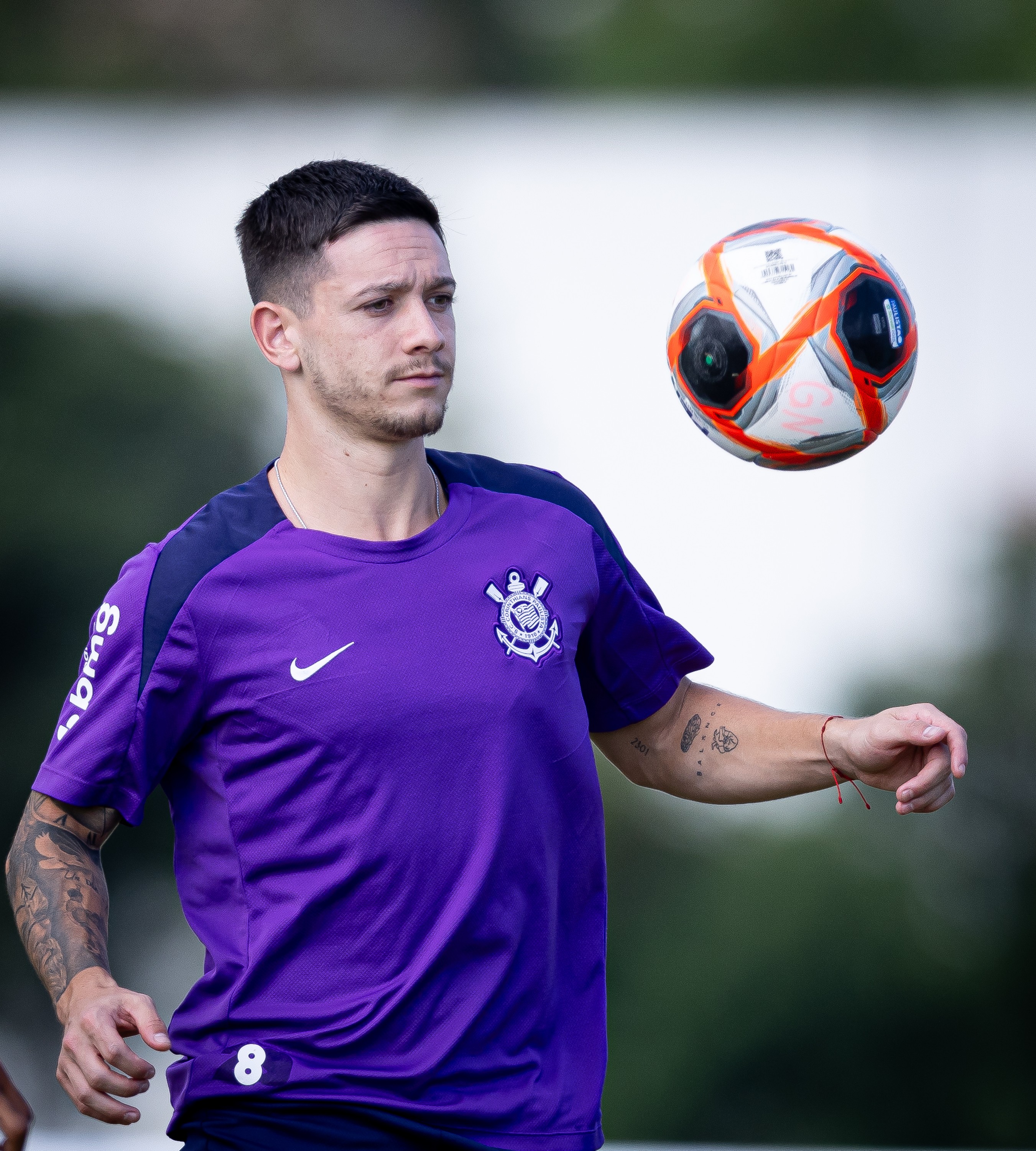 Garro deve retornar ao Corinthians em três semanas após evolução no tratamento
