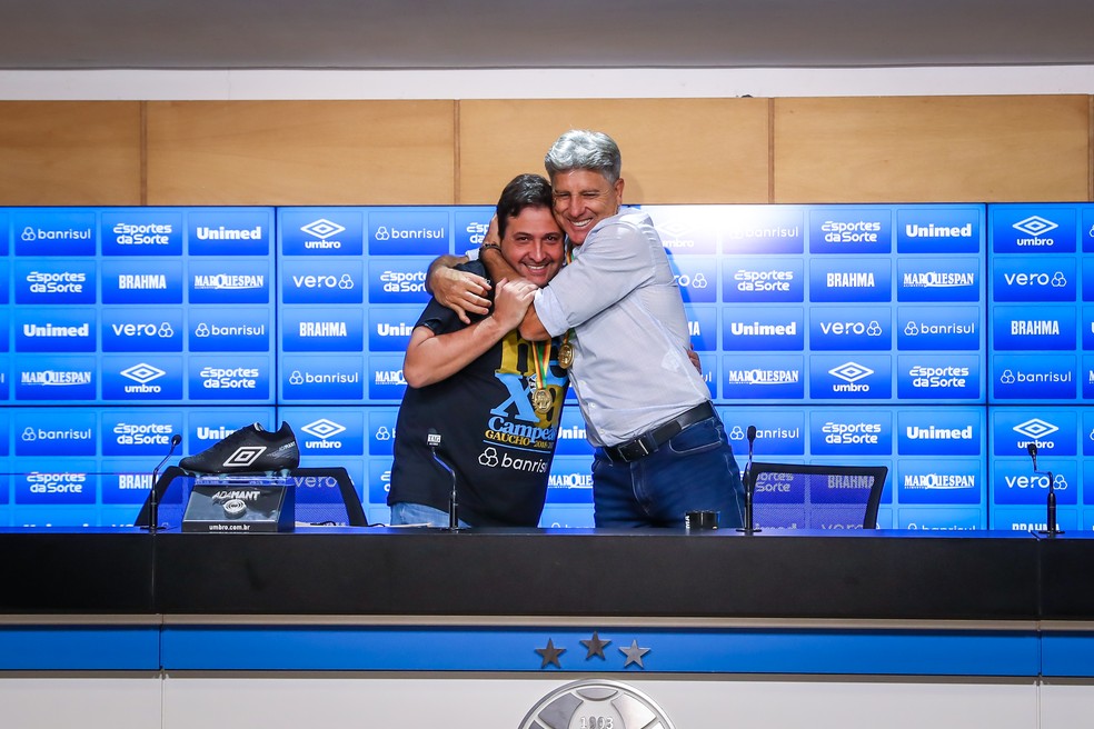 Presidente do Grêmio, Alberto Guerra, e Renato Portaluppi após o título gaúcho — Foto: Lucas Uebel/Grêmio