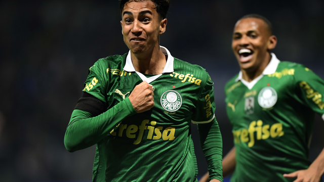 Vitor Reis comemora o gol do Palmeiras contra o Corinthians