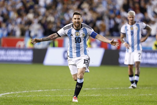 Messi é eleito o melhor jogador de todos os tempos; Pelé é só o quarto -  Fotos - R7 Futebol