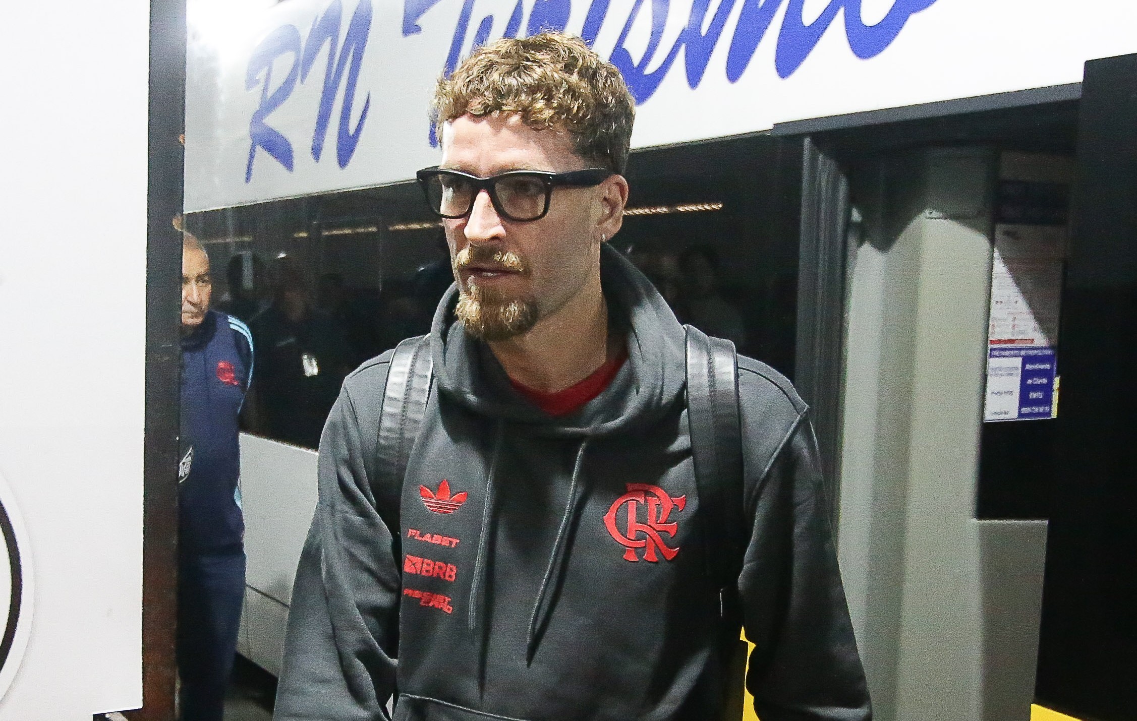 Léo Pereira lamenta falha em derrota do Flamengo: cuidado fundamental para campeões.