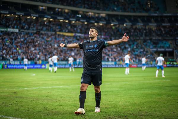 Suárez pode fazer último jogo pelo Grêmio na Arena contra o Goiás; entenda